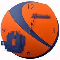 Настенные часы с логотипом компании из металла "CETechnologies"