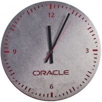 Настенные часы с логотипом компании из металла "Oracle"
