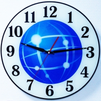 Настенные часы c логотипом компании из стекла"Рекламное агенство"