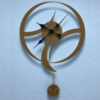 Настенные часы с логотипом компании из металла "E L A"