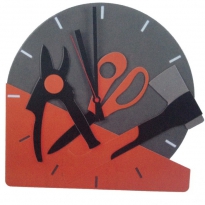 Настенные часы с логотипом компании из металла "СТРу"